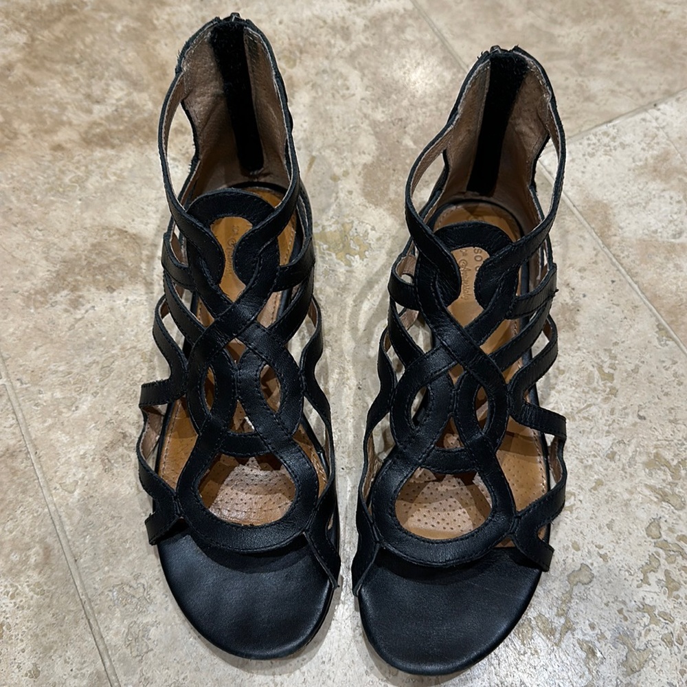 Corso Como Surrey sandals size 7M black brushed leather flat back zipper w/ box